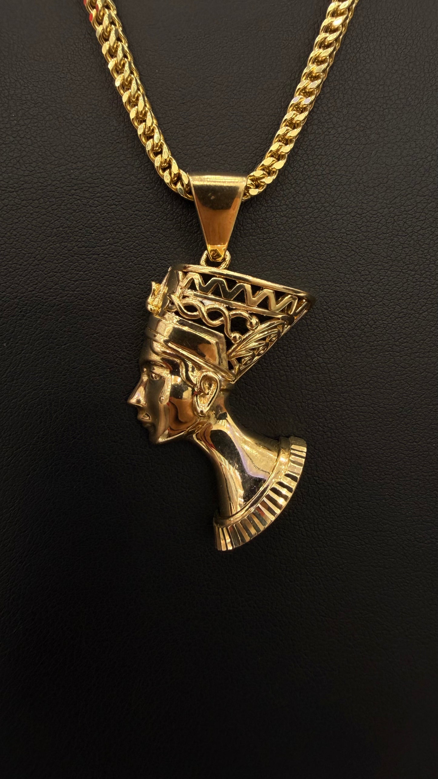 Nefertiti pendant 10k gold