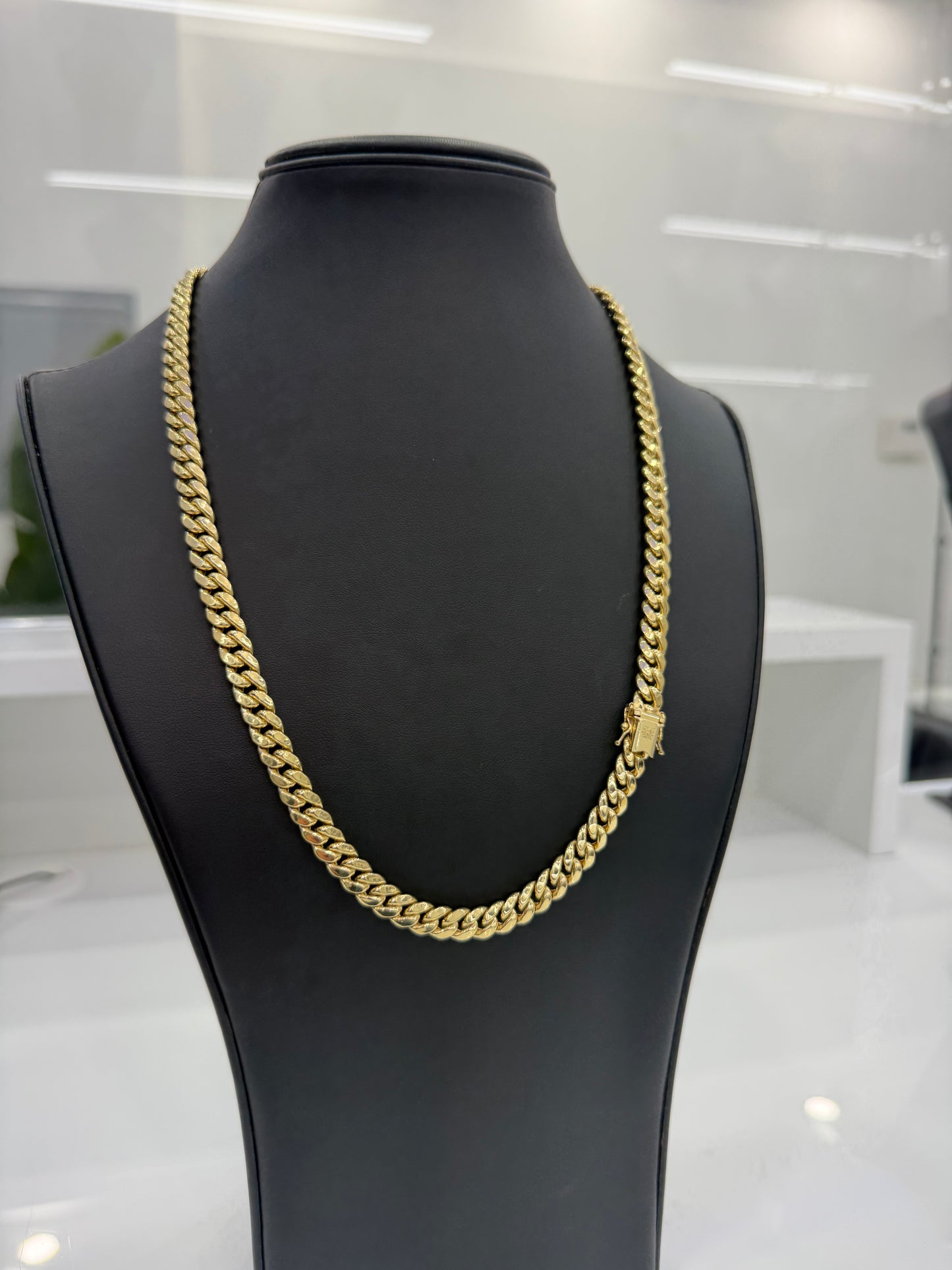 Hollow Cuban Chain 10k 7.5 mm x 22”