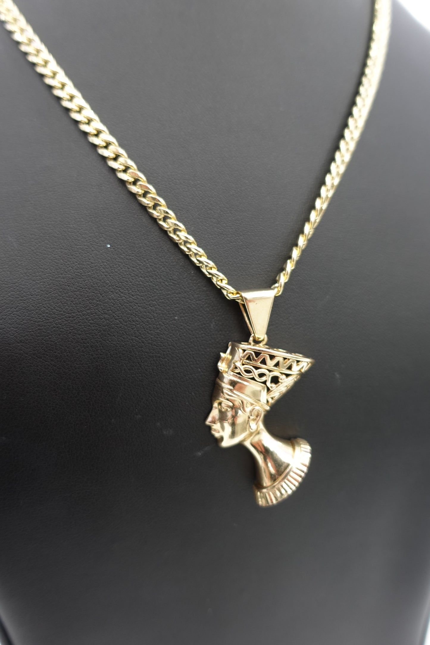 Hollow Cuban Chain + Queen Nefertiti Pendant (10k)