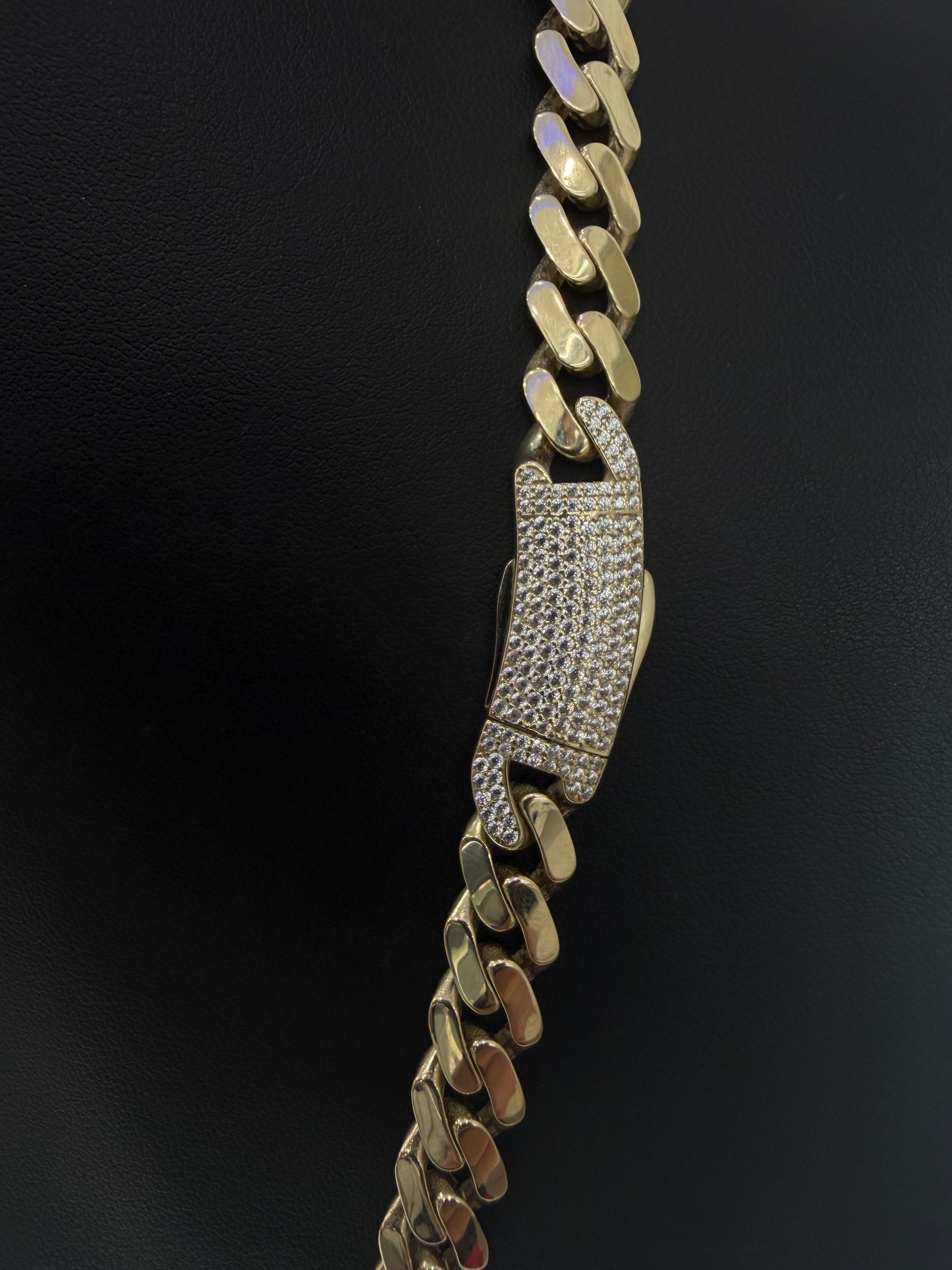 Monaco Chain (hollow) 9mm x 22” + Face of Jesus Pendant 10k Gold