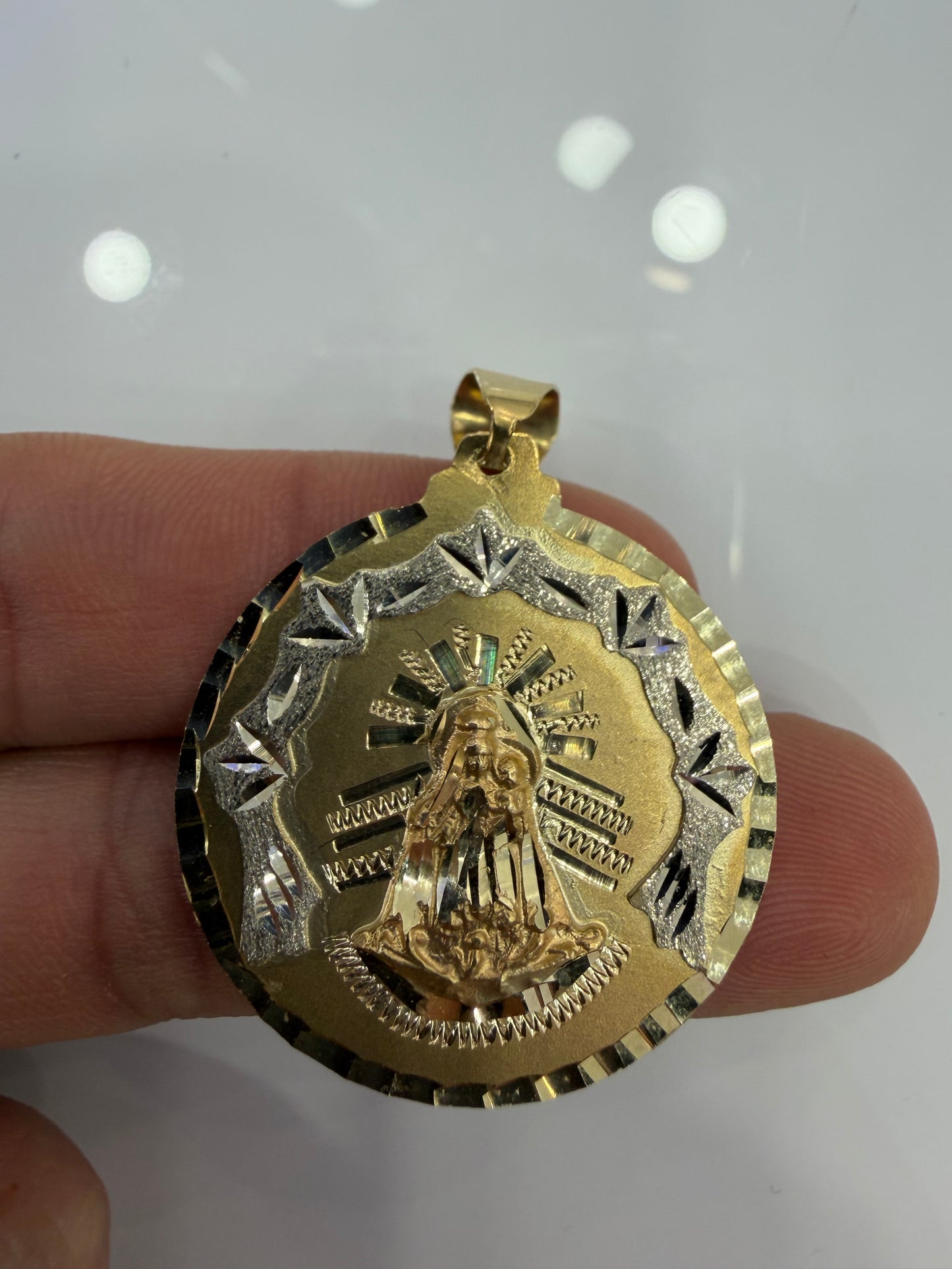 10K Gold Diamond Cut Chain 5mm x 22 Inches with Pendant