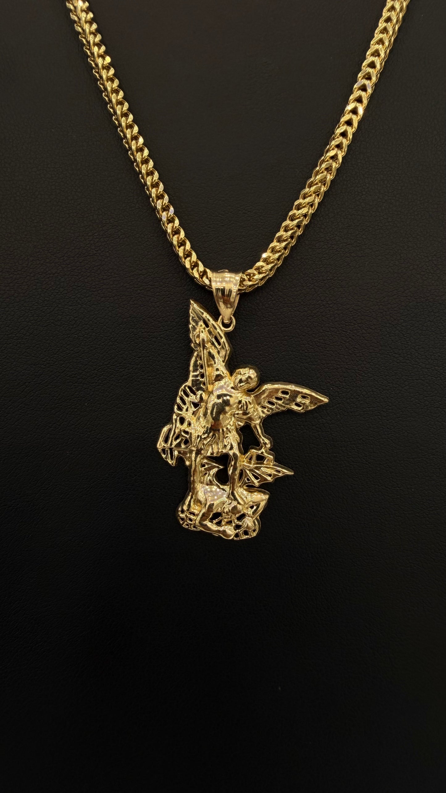 San Miguel Arcángel Pendant 10k gold