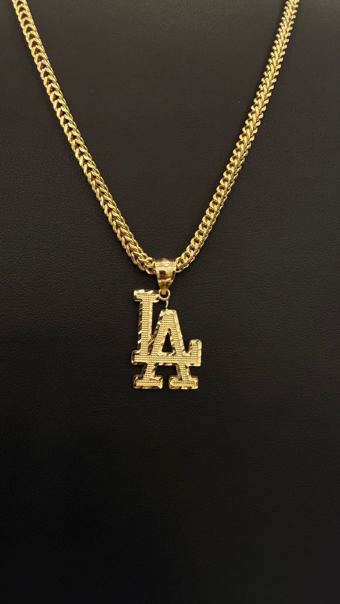Los Angeles Pendant 10k gold