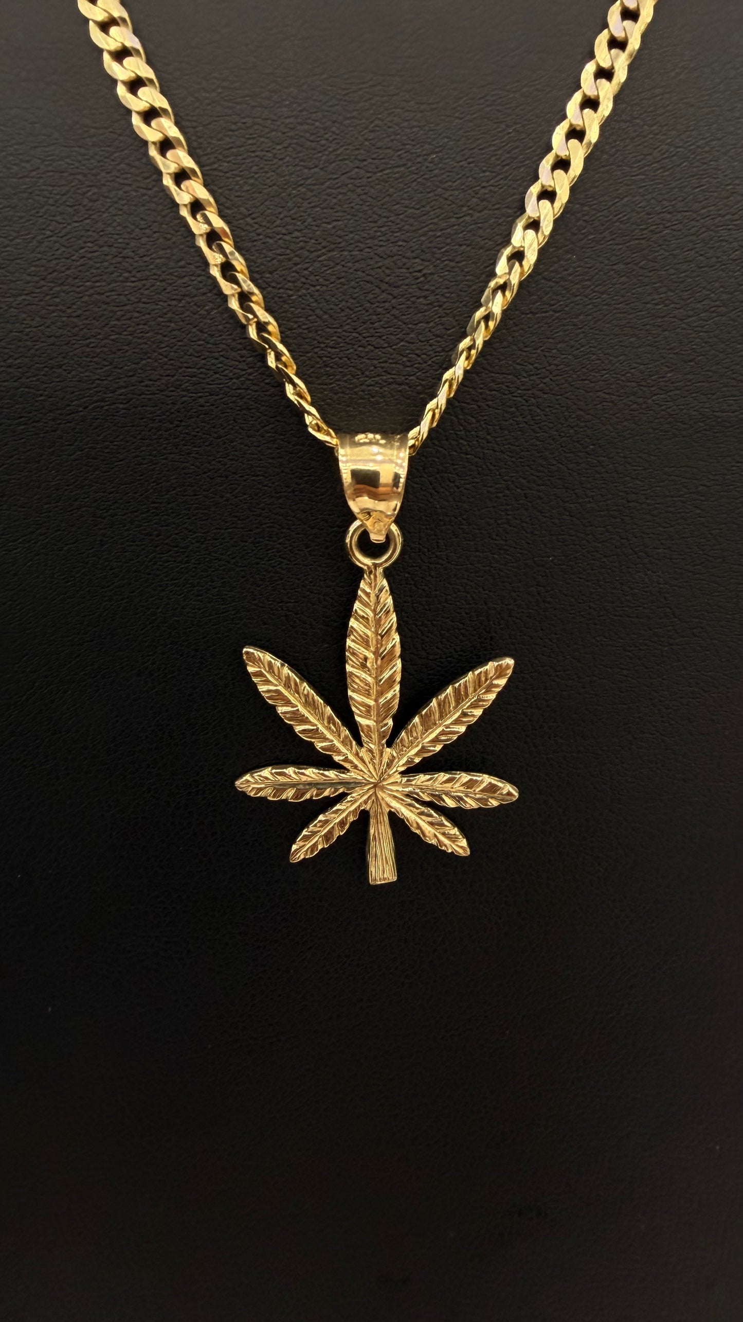 Pendant 10k gold