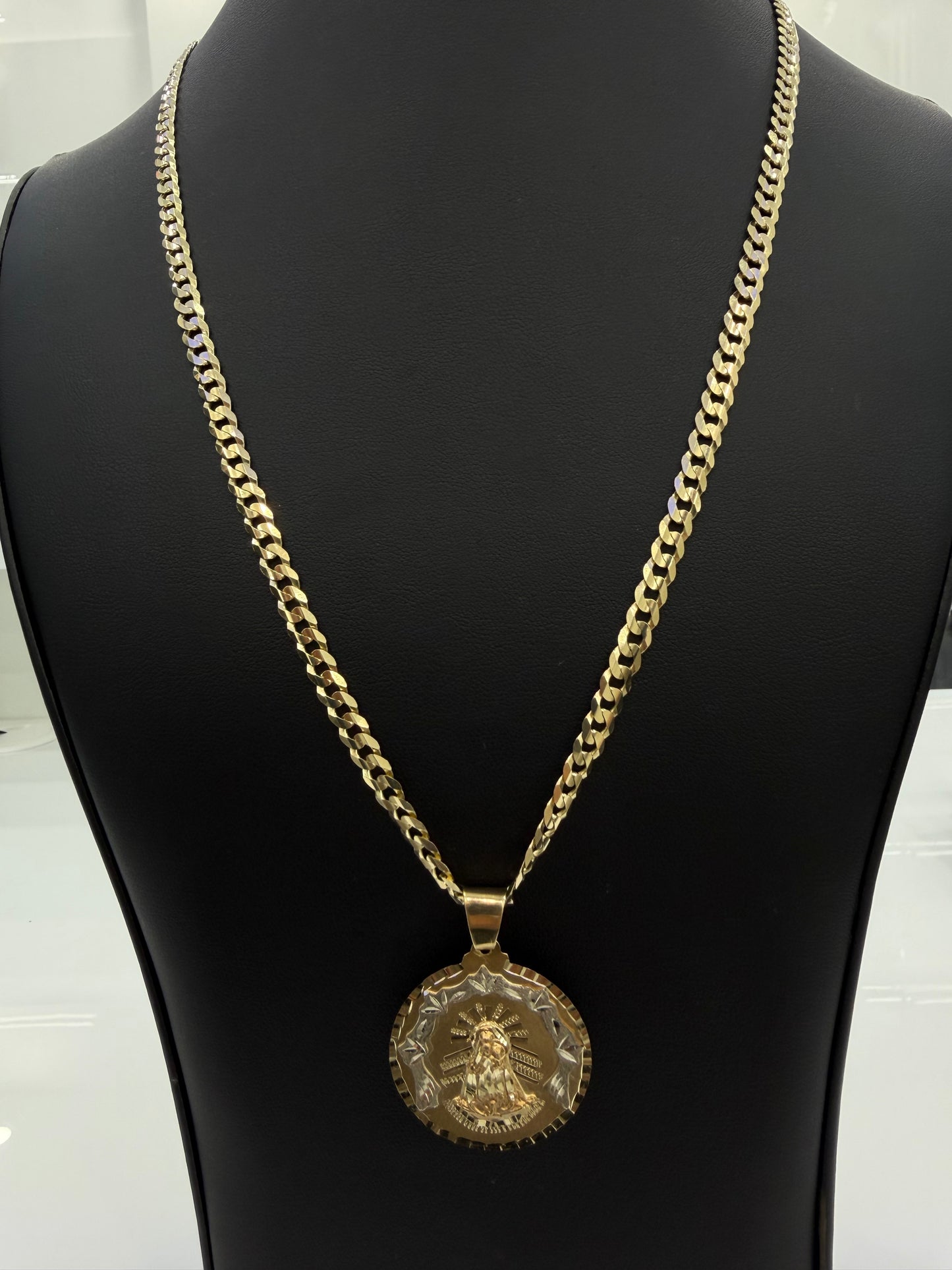 10K Gold Diamond Cut Chain 5mm x 22 Inches with Pendant