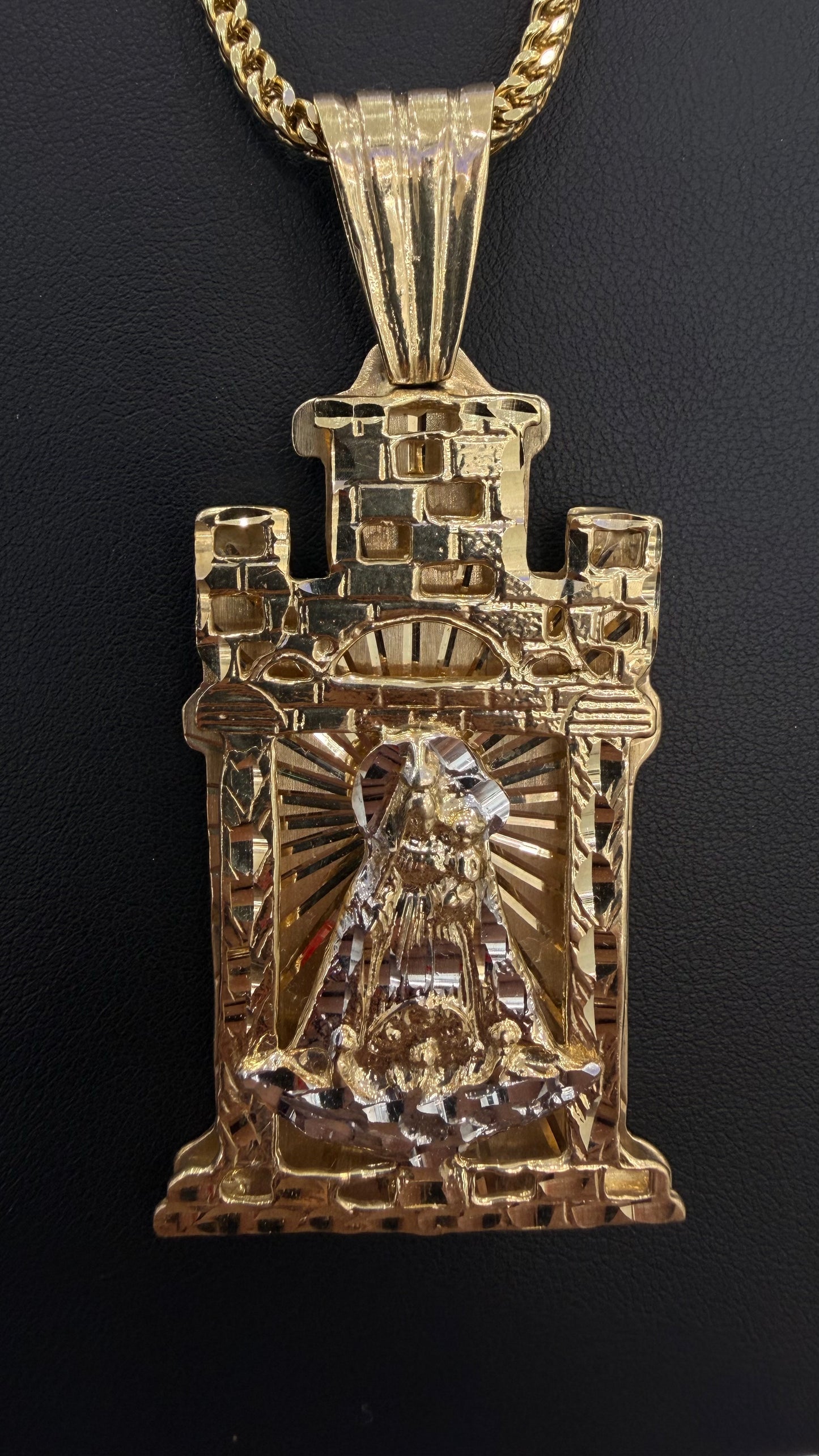 Virgin of Charity Pendant (sólid) 10k gold