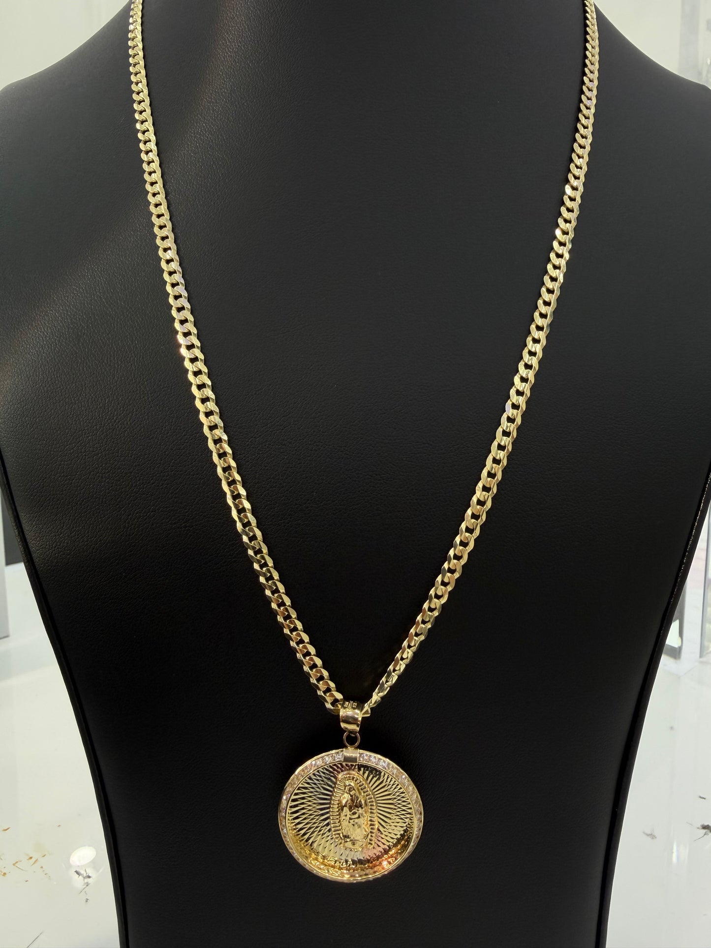 Brilliant-Cut Chain (sólid) + Pendant Guadalupe 10k gold