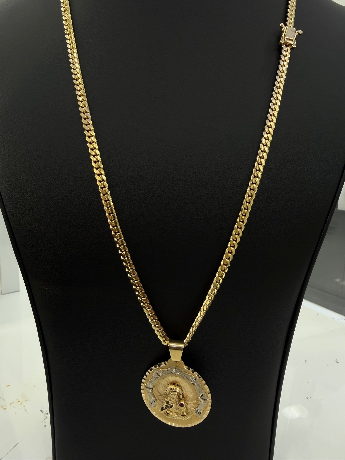 Miami Cuban link 4 mm x 24”  + Pendant Santa Barbara (sólid) 10k gold