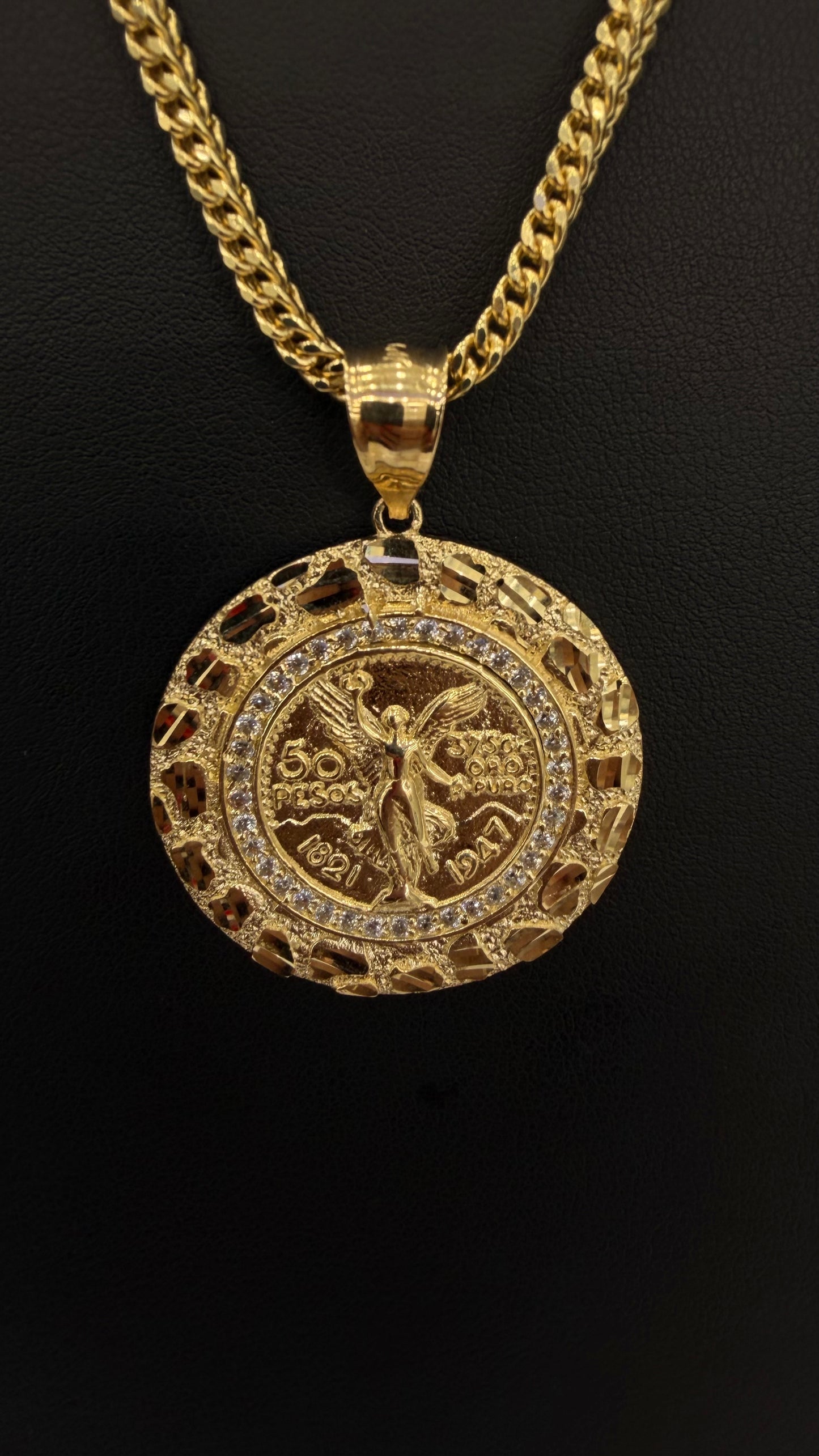 Centenario Pendant 10k gold