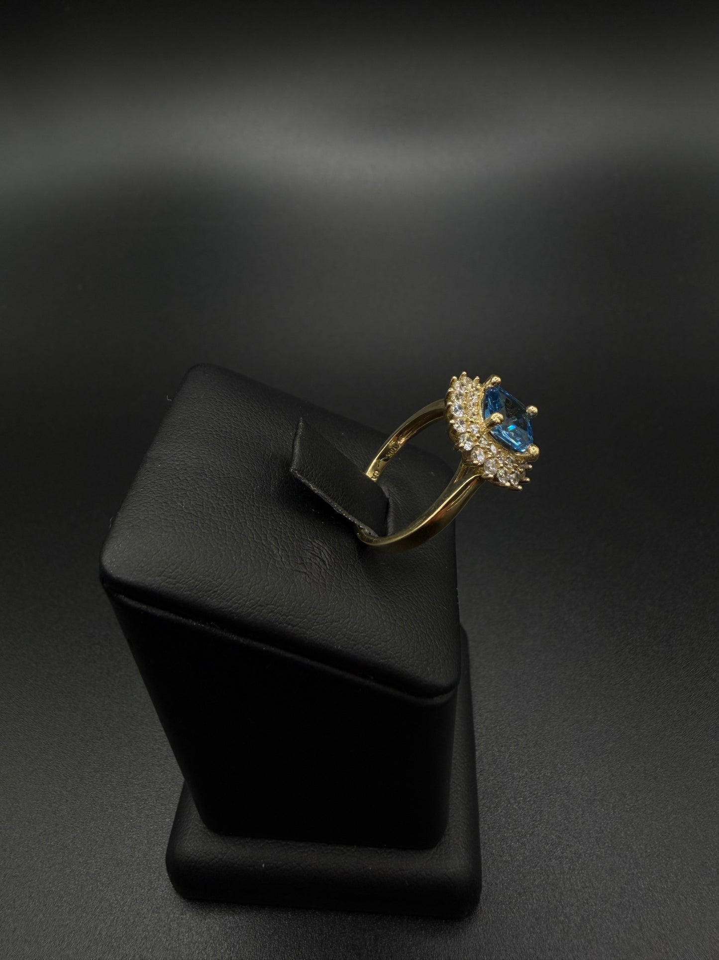 Women's Ring with Blue Stone, 10K Gold, Size 7 1/4