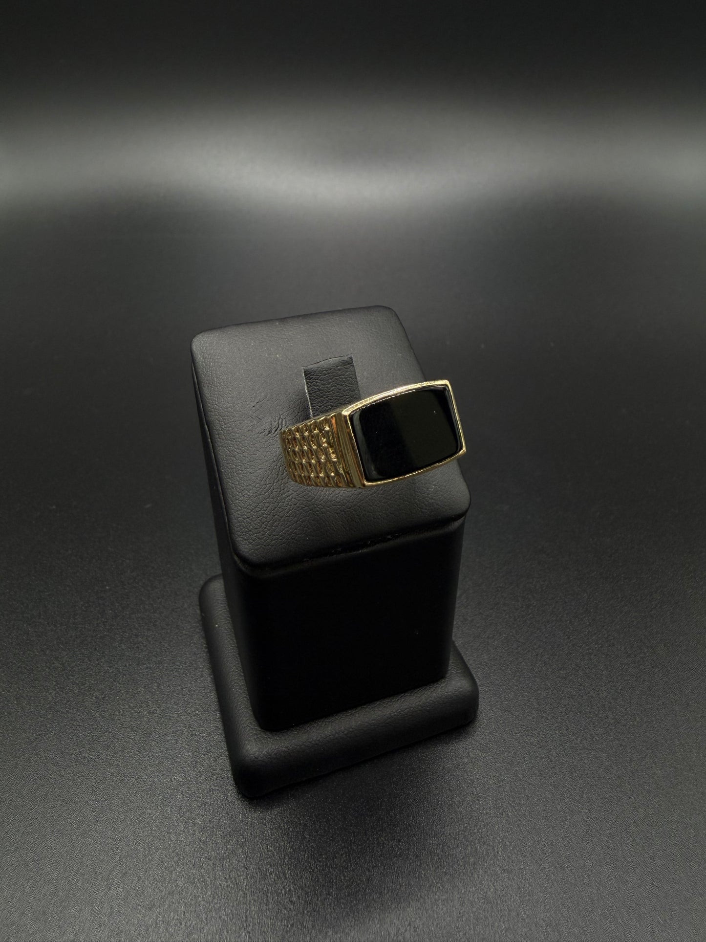 10K Gold Black Stone Ring, Size 10 1/2