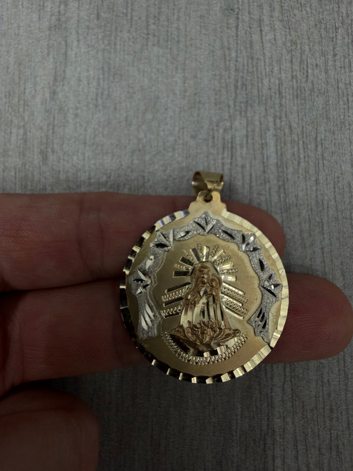 10K Gold Diamond Cut Chain 5mm x 22 Inches with Pendant