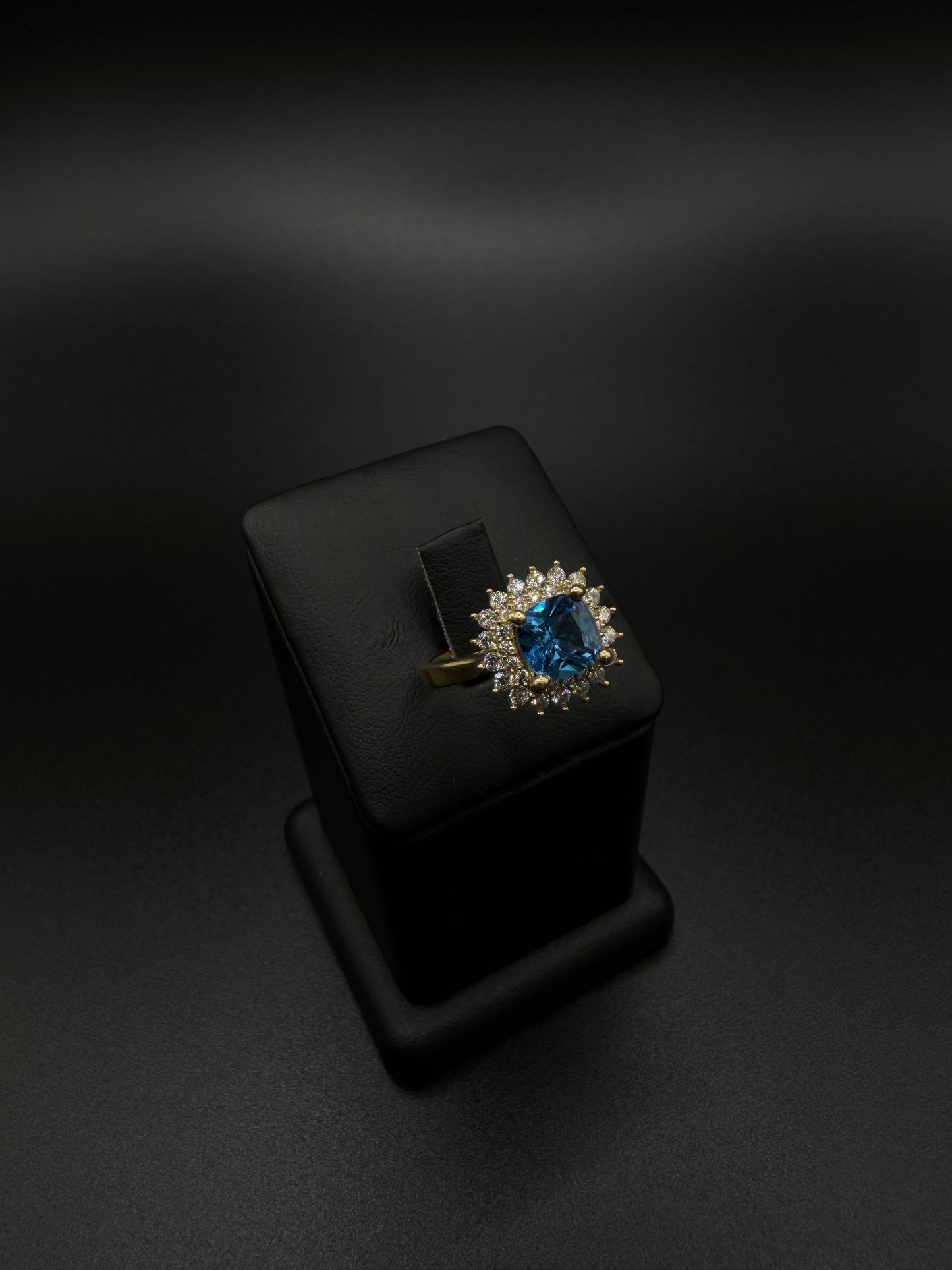 Women's Ring with Blue Stone, 10K Gold, Size 7 1/4