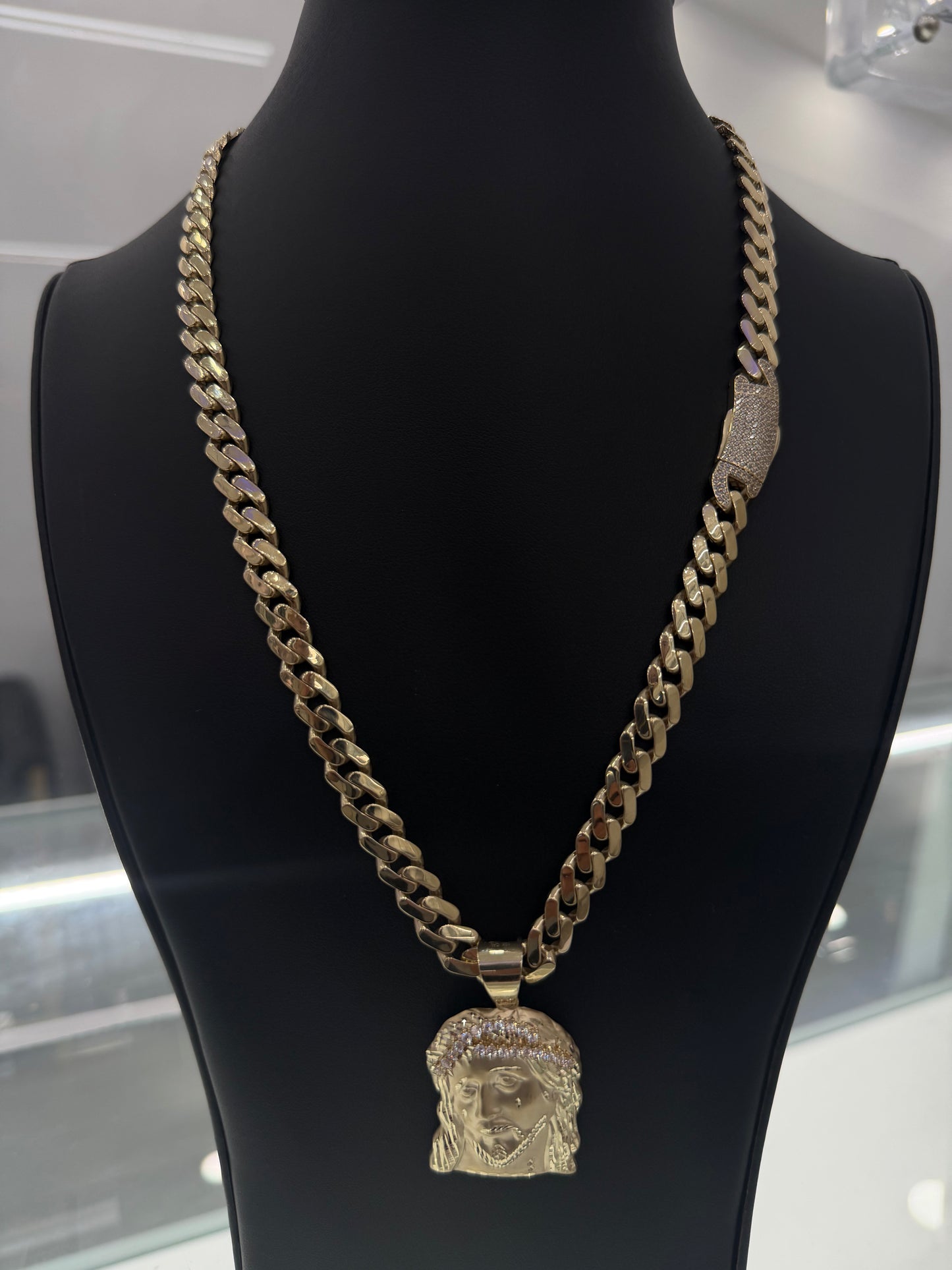 Monaco Chain (hollow) 9mm x 22” + Face of Jesus Pendant 10k Gold